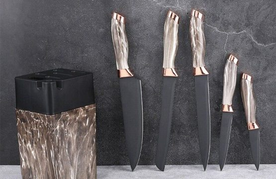 kitchen knife set
the knives comes with a non stick